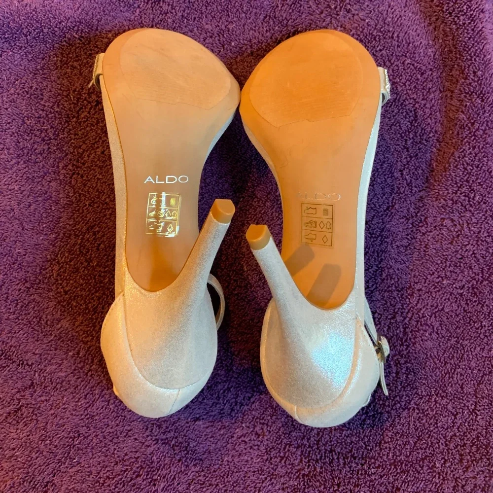 NWOB Aldo Silver/Rhinestone Ankle Leather Sandals sz 8.5